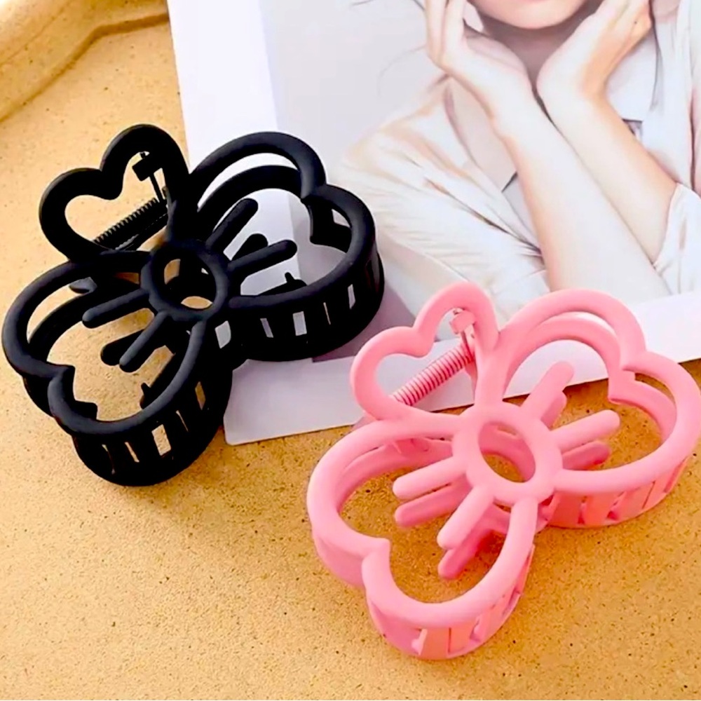 #HelloKittyHairClips ￼